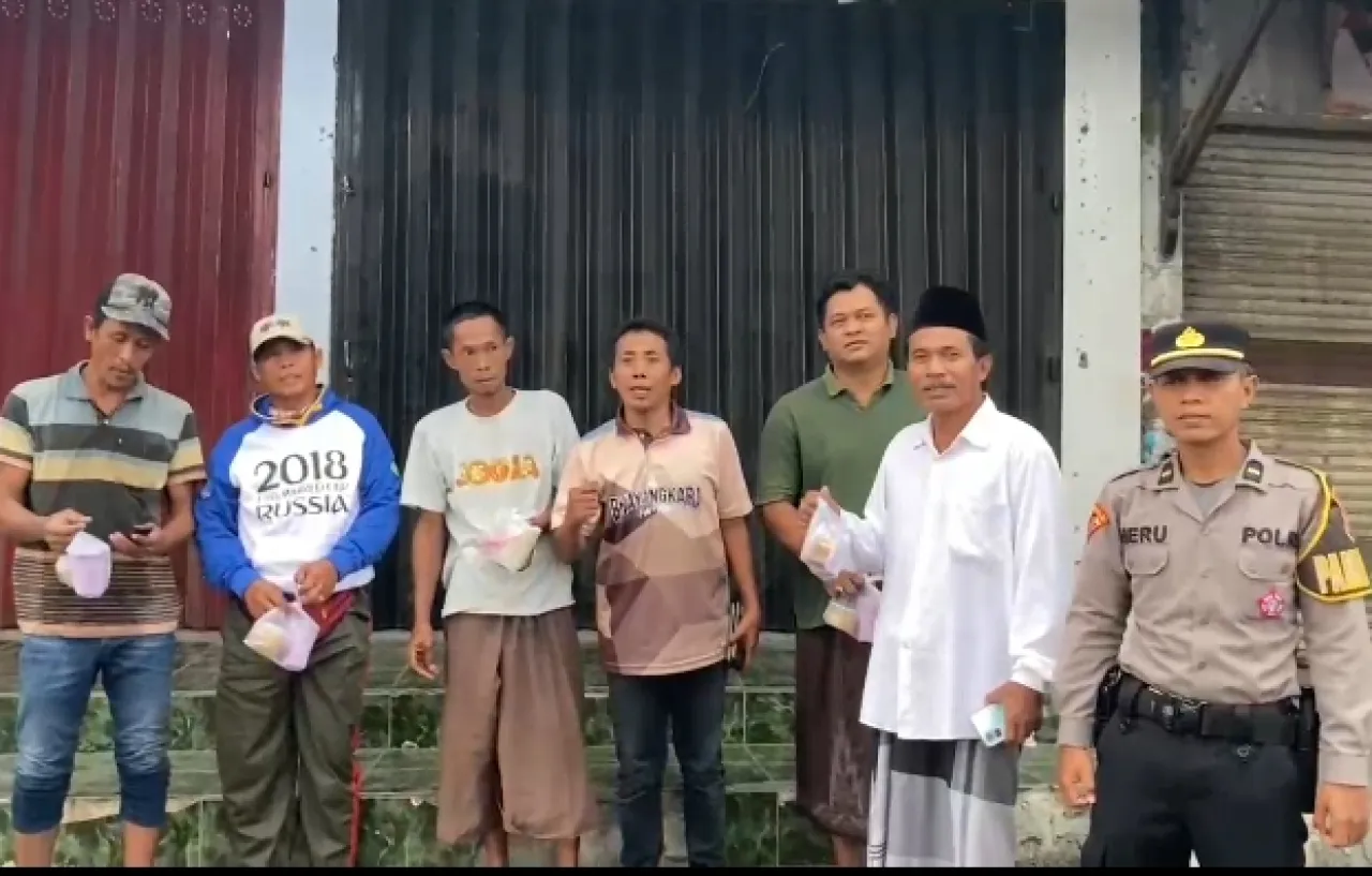 Sisi Humanis Polri: Wakapolres Sampang Gelar Aksi "Jumat Berbagi" untuk Penarik Becak