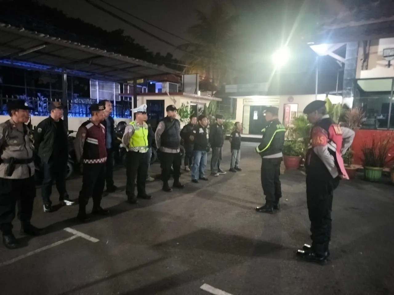 Polsek Batuceper Gelar Operasi JAGA JAKARTA+, Pastikan Keamanan Wilayah Hingga Subuh