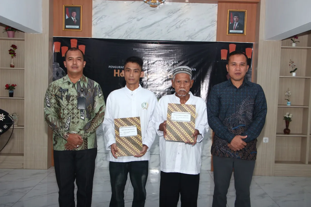 Hadirkan Harapan Baru, Lapas Kelas I Madiun Serahkan Remisi Khusus Waisak sebagai Bentuk Penghargaan atas Perubahan