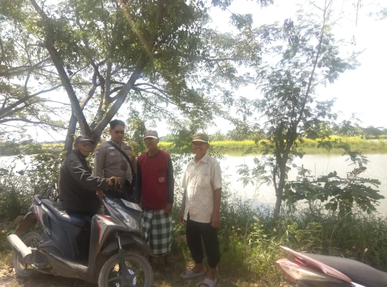 Bhabinkamtibmas Sumberrejo Sambangi Petani Tambak Ikan Dukung Program Ketahanan Pangan