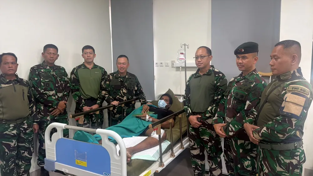 Pastikan Prajurit Tidak Berjuang Sendirian, Pangdam IX/Udayana Kunjungi Personel Satgas yang Dirawat di RS Timika
