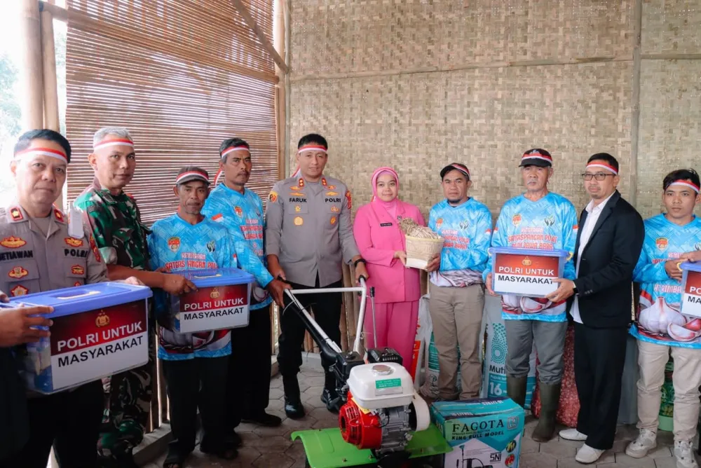 POLRES CIMAHI DUKUNG PEMERINTAH DALAM  KETAHANAN PANGAN DENGAN TANAM BAWANG PUTIH