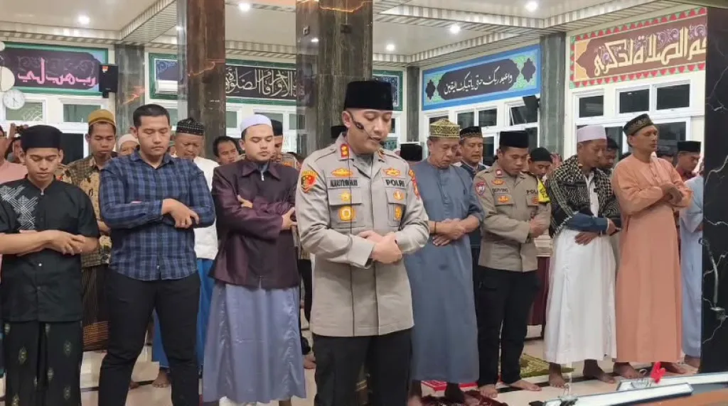 Kapolres Pelabuhan Tanjung Priok Gelar Subuh Keliling di Muara Angke, Ajak Masyarakat Cegah Bullying dan Jaga Kamtibmas
