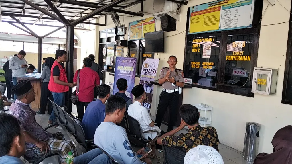 Satlantas Polres Sampang Gelar Sosialisasi Tertib Administrasi Kendaraan dan Keselamatan Berlalu Lintas