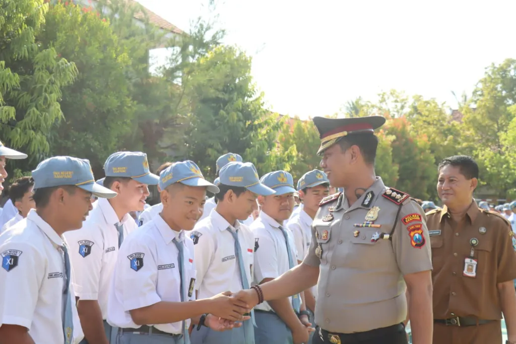 Pimpin Apel di SMA Negeri 1 Sampang, Kapolres AKBP Anang Hardiyanto Tekankan Anti Bullying Hingga Sosialisasikan