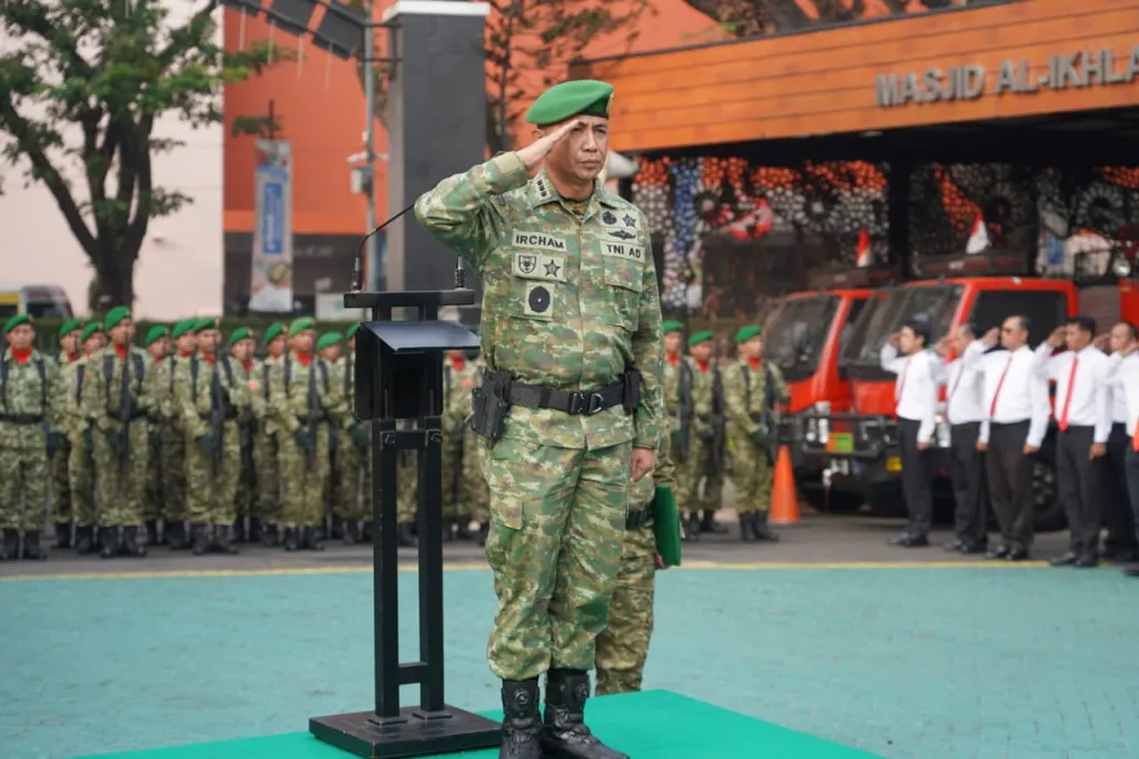 KASIREN KOREM 052/WKR PIMPIN UPACARA 17-AN, TEKANKAN PENTINGNYA MEWASPADAI ANCAMAN PERANG INFORMASI
