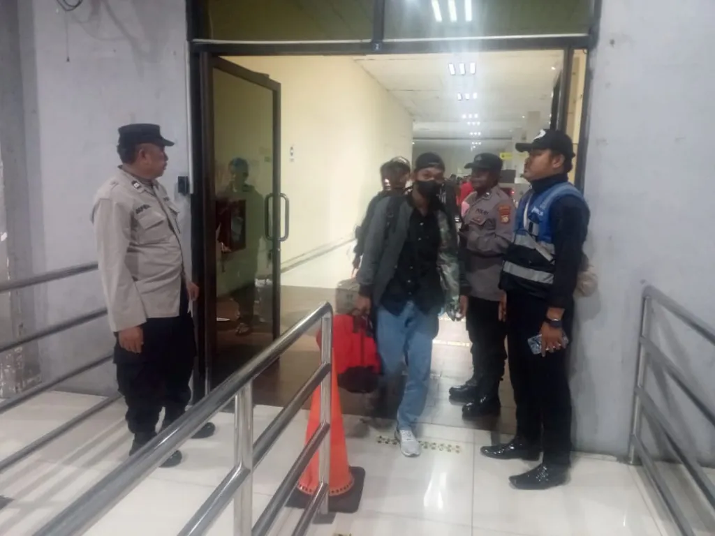 Polres Pelabuhan Tanjung Priok Layani dan  Amankan Debarkasi 840 Penumpang Kapal KM Dobonsolo