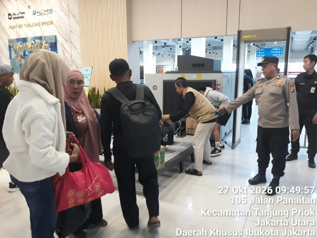 Polres Pelabuhan Tanjung Priok Laksanakan, Pelayanan Dan Pengamanan Embarkasi KM Kelimutu Tujuan Pontianak,