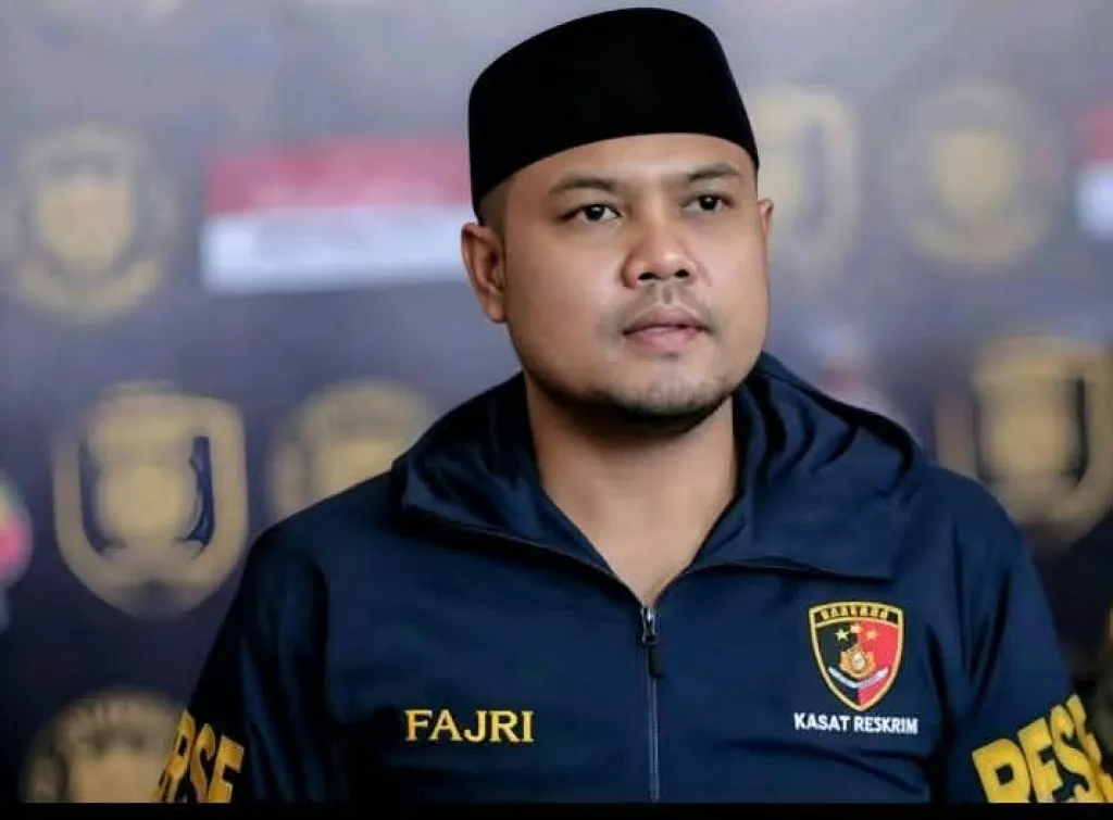 Kasat Reskrim Polres Sampang Iptu Fajri Alim Instruksikan Anggota Hentikan Tugas Sejenak untuk Salat Berjemaah