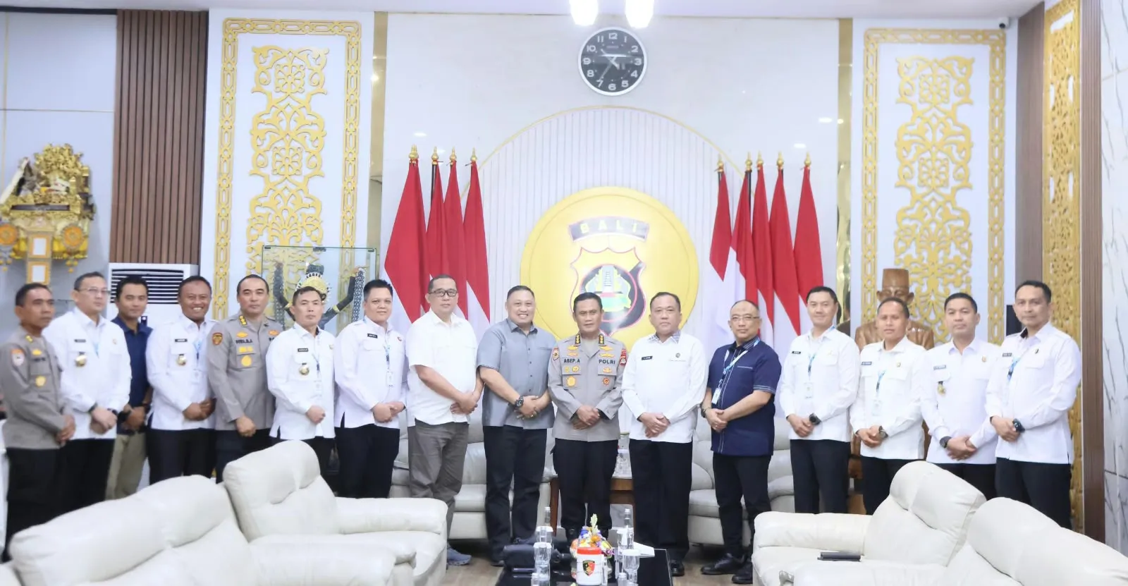 Mewakili Kapolda Bali, Irwasda Terima Penyerahan Hasil Penelitian PKDN Serdik Sespimti Dikreg ke-36