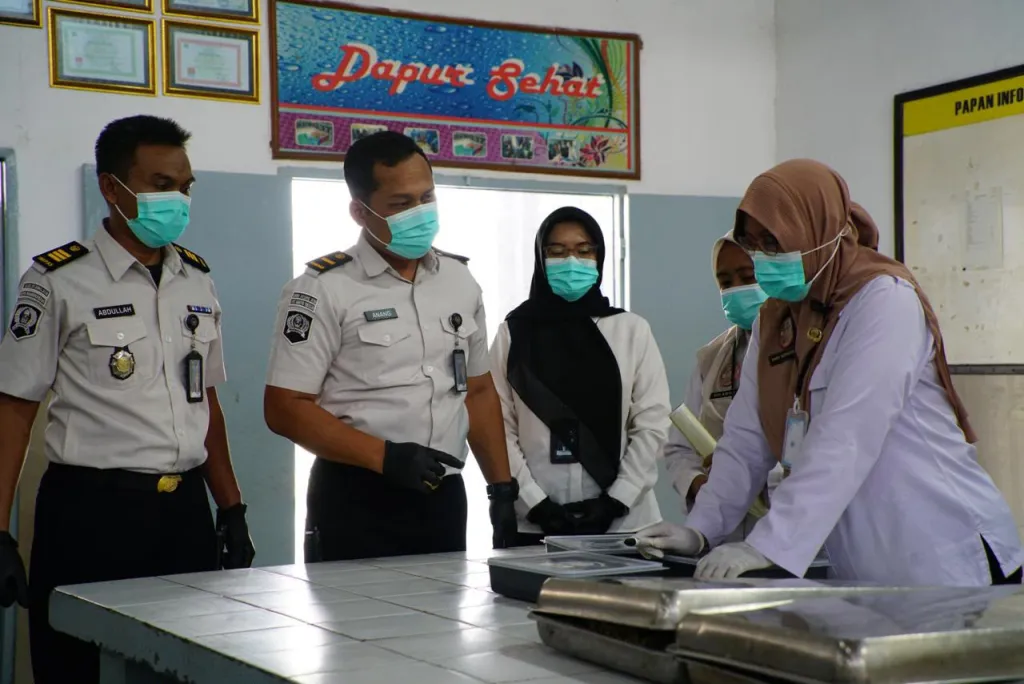 Lapas Narkotika Pamekasan Perketat Pengawasan Higiene Dapur, Sampel Makanan Diuji Laboratorium