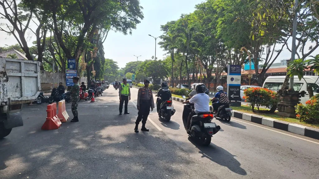 Antrean BBM Masih Panjang, Polres Bandara Optimalkan Pengamanan di SPBU Angkasa