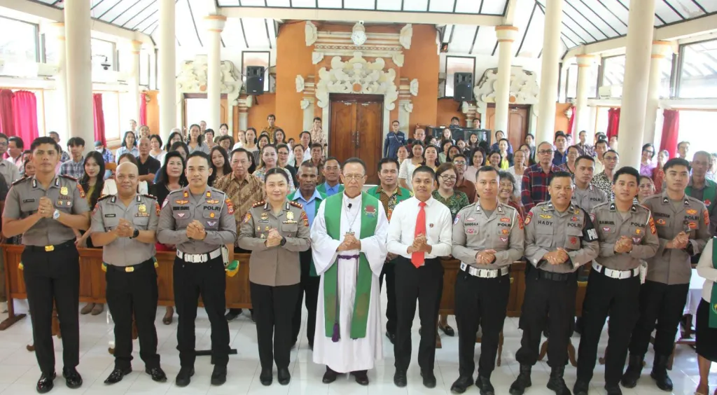Minggu Kasih di GKPB Mandira Santi, Kapolres Jembrana Perkuat Toleransi dan Ajak Masyarakat Cegah Hoaks
