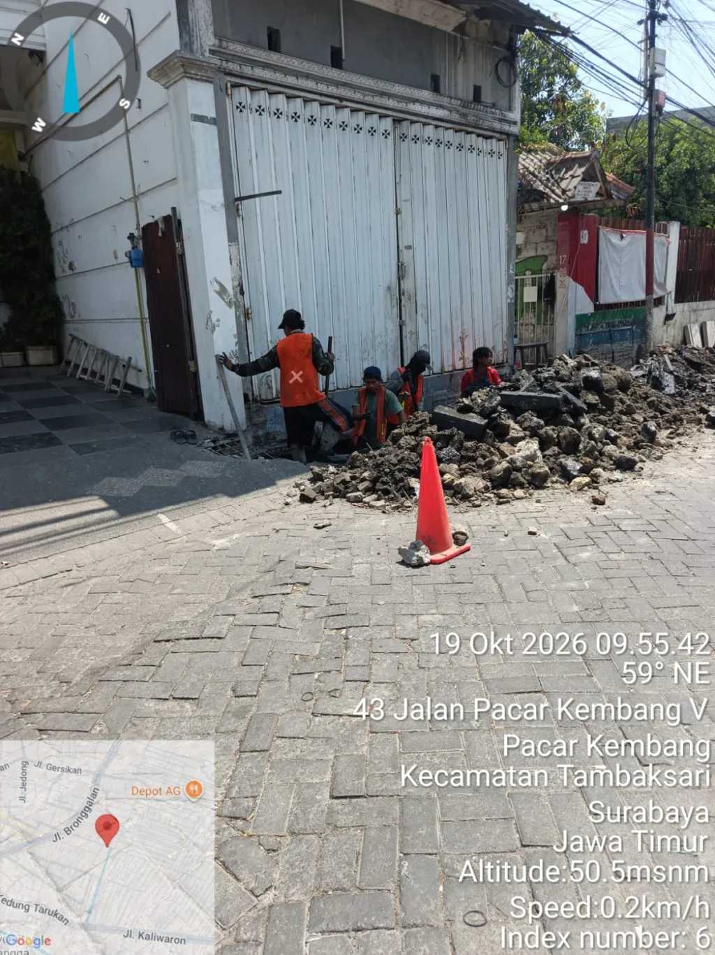 Proyek Drainase di Pacar Kembang Gang 5 Surabaya Disorot, Pekerja Diduga Abaikan K3 dan Papan Nama Proyek Tak Terpasang