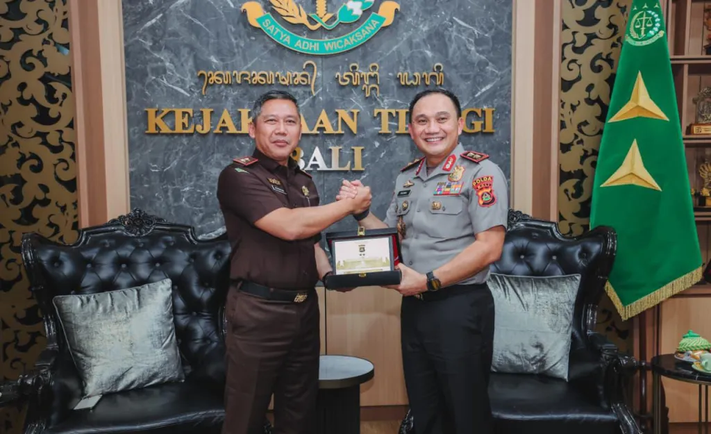 Awali Masa Tugas dengan Silaturahmi, Kapolda Bali Perkuat Sinergi Penegakan Hukum dengan Kejaksaan Tinggi