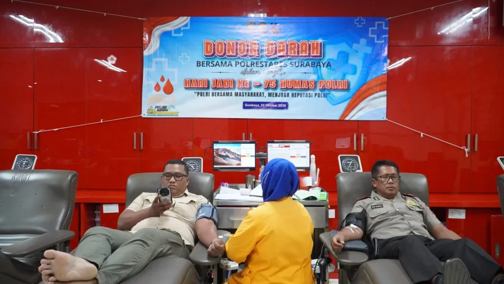 Hari Jadi ke-75 Humas Polri, Polrestabes Surabaya Gelar Donor Darah Bersama Masyarakat