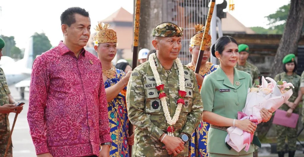 Kearifan Lokal Bali Warnai Penyambutan Pangdam IX/Udayana Dengan Tradisi Tepung Tawar