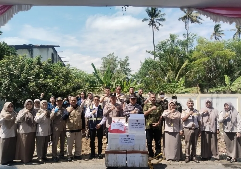 Cegah Hama dan Penyakit, Karantina Jatim Musnahkan Ratusan Komoditas Ilegal
