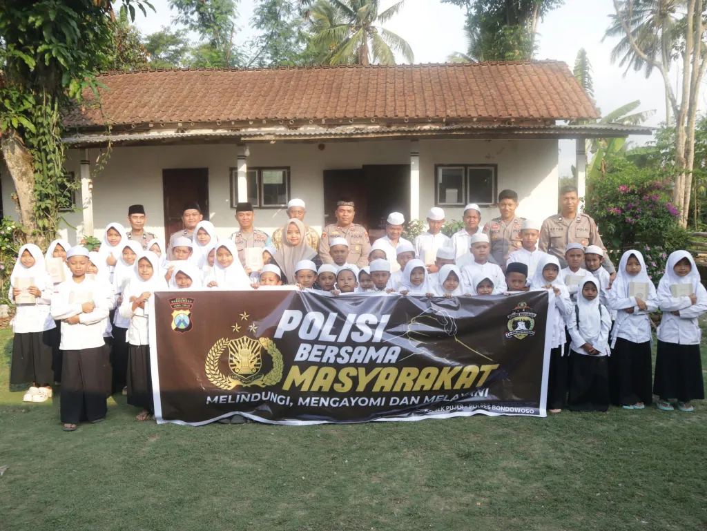 Hari Santri Nasional 2026, IPTU Hendri Maulana Salurkan Ratusan Al-Qur’an untuk Santri