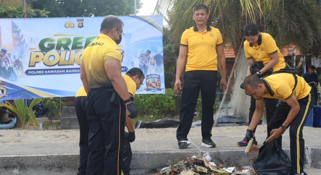 Wujudkan Kepedulian Lingkungan, Polres Bandara Gelar Green Policing di Pantai Sekeh