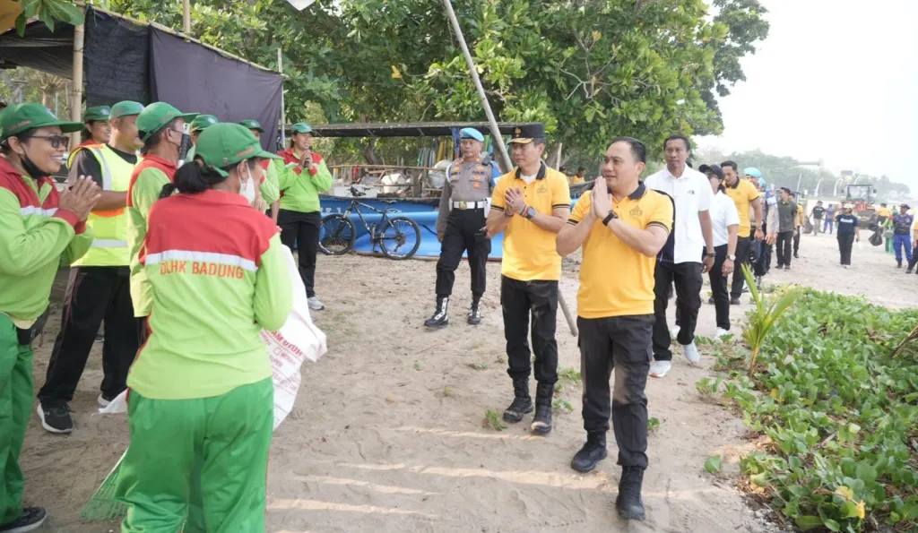 Green Policing di Kuta, Kapolda Bali Ajak Masyarakat Rawat Alam dan Jaga Harmoni Pulau Dewata