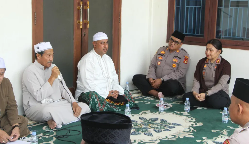 Program Jumat Keliling Kapolri, Kapolres Jembrana Perkuat Silaturahmi dan Ajak Warga Tangkal Hoaks