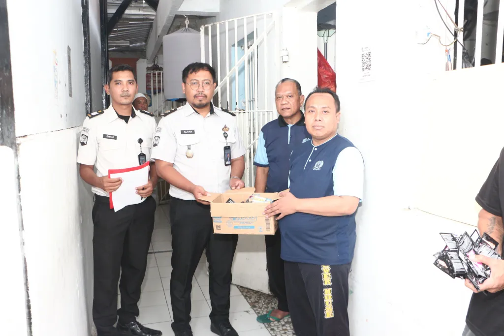 Lapas Kelas I Madiun Bagikan Peralatan Mandi kepada 194 Warga Binaan