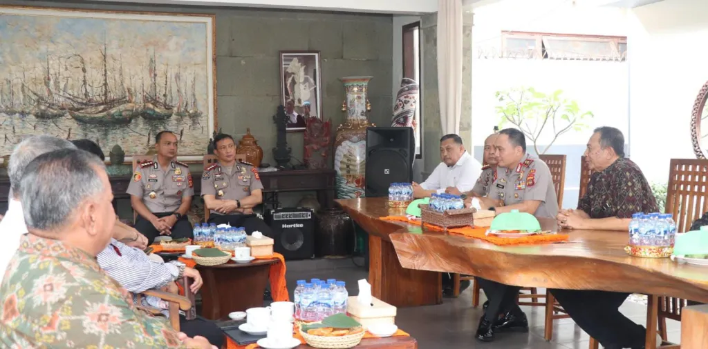 Kapolresta Denpasar Dampingi Kapolda Bali dalam “Kumpul Bersama Masyarakat”, Perkuat Persatuan dan Kondusivitas Bali