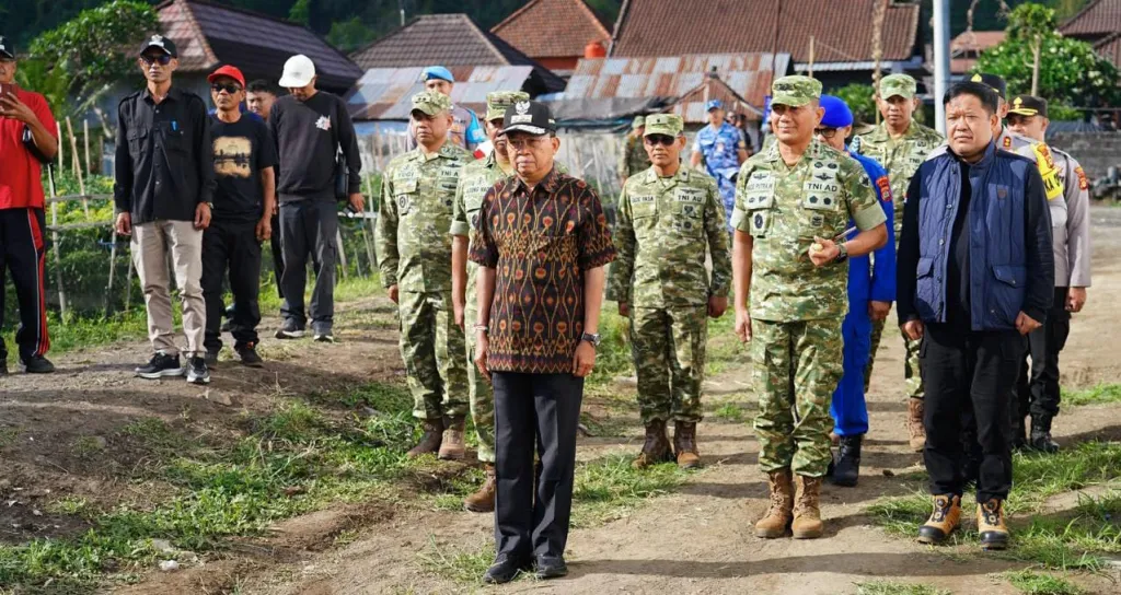 TNI AD Menyatu Dengan Alam, Pangdam IX/Udayana Bersama Gubernur Bali Perkuat Sinergi Pulihkan Ekosistem Danau Batur