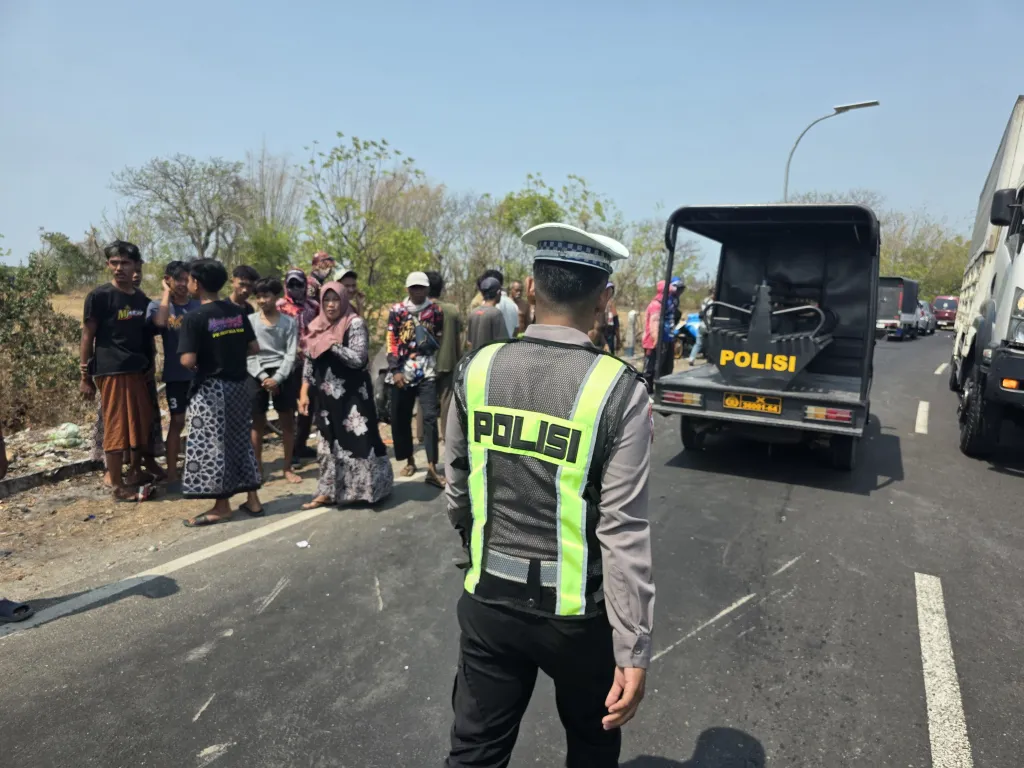 Laka Lantas di Jalan JLS Sampang, Pembonceng Motor Tewas Ditabrak L300