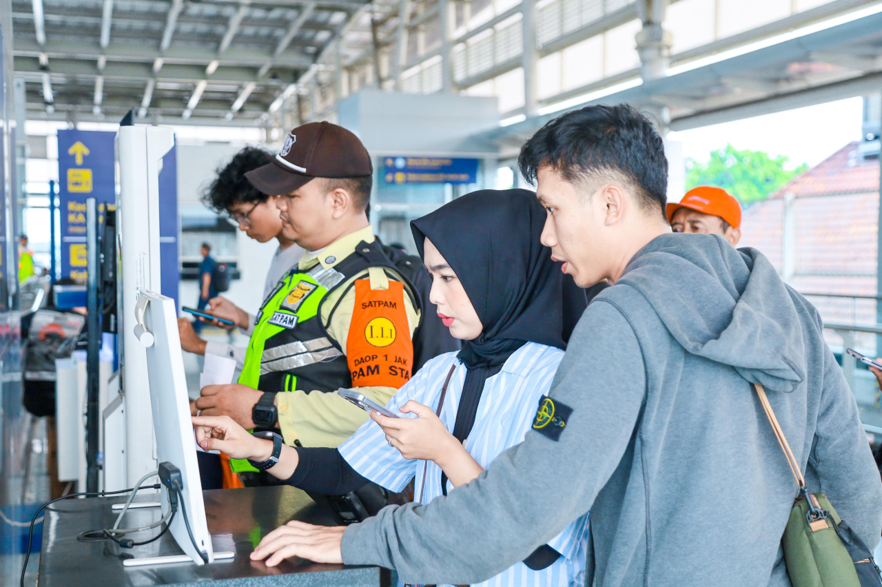 Perjalanan KA Malam Tahun Baru Berjalan Lancar, Penambahan Berhenti di Stasiun Jatinegara Efektif