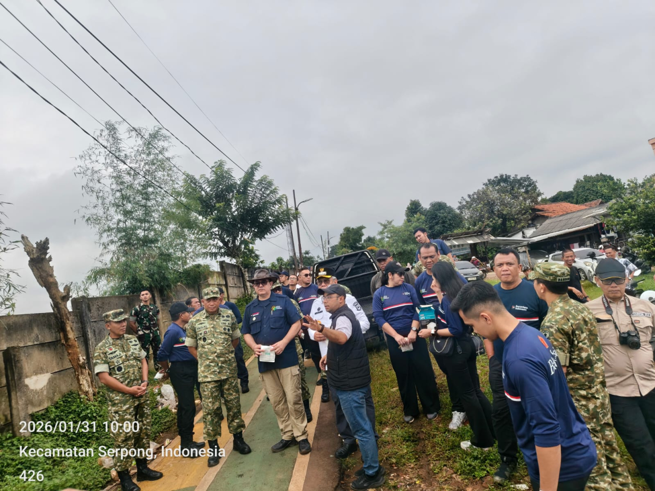 Antisipasi Cuaca Ekstrem, Korem 052/Wijayakrama dan PT Agrinas Pangan Nusantara Bersihkan Tangsel