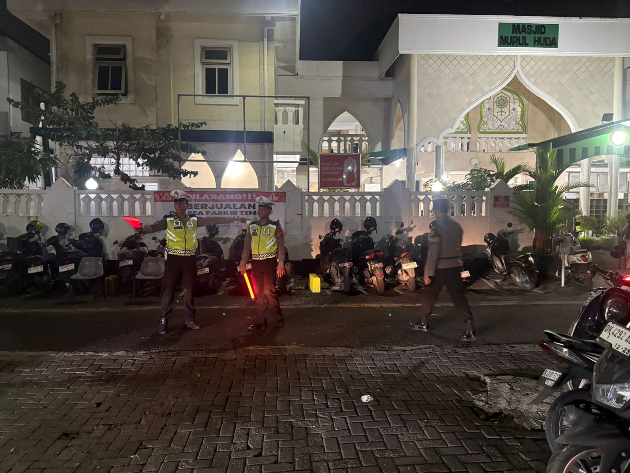 Polres Bandara Ngurah Rai Amankan Ibadah Sholat Tarawih, Jemaah Beribadah Khusyuk dan Aman
