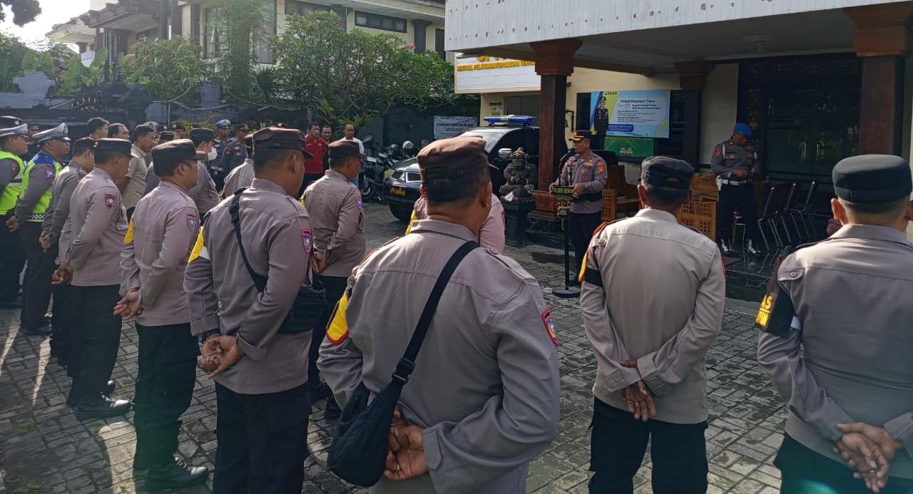 Kapolsek Dentim Pimpin Apel Jam Pimpinan, Tekankan Respons Cepat Layanan 110 dan Penguatan Disiplin Personel