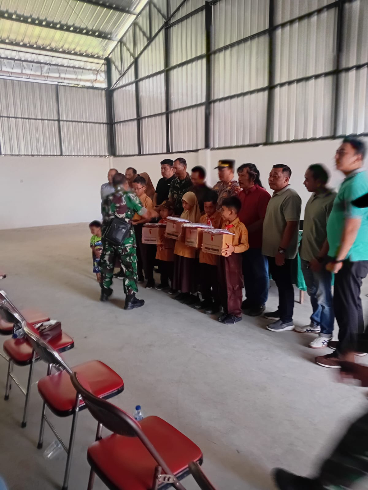 Bhakti Sosial Pangdam V/Brawijaya, Ratusan Siswa di Nganjuk Terima Seragam dan Sepatu Gratis