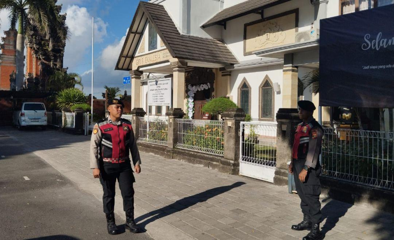 Ibadah Minggu di Gereja Ekklesia Berlangsung Khidmat, Polres Bandara Ngurah Rai Siagakan Pengamanan