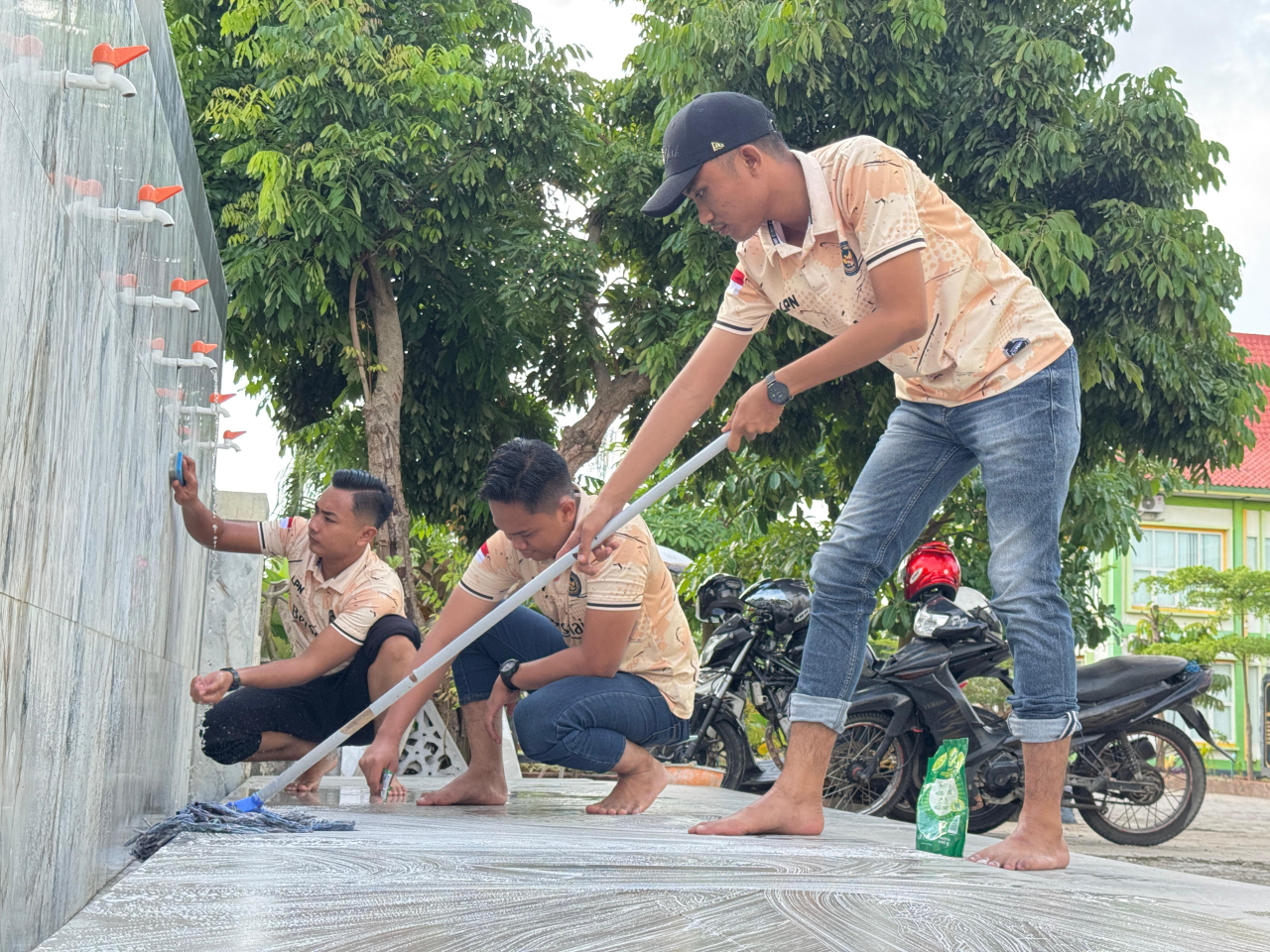 Lapas Narkotika Pamekasan Gelar Bakti Sosial di Masjid Kemenag, Semarakkan Hari Bakti Pemasyarakatan ke-62