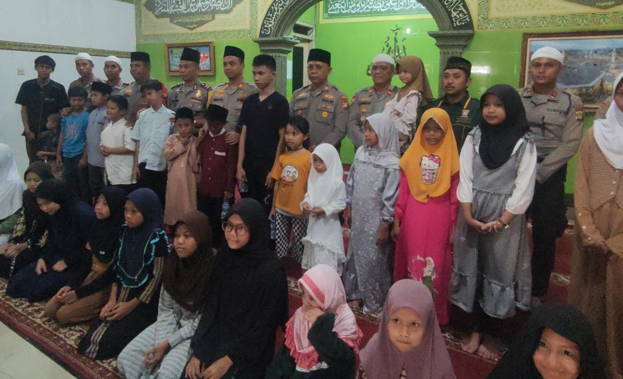 Polsek Tambora Tebar Kepedulian, 50 Anak Yatim Terima Santunan Penuh Kehangatan.