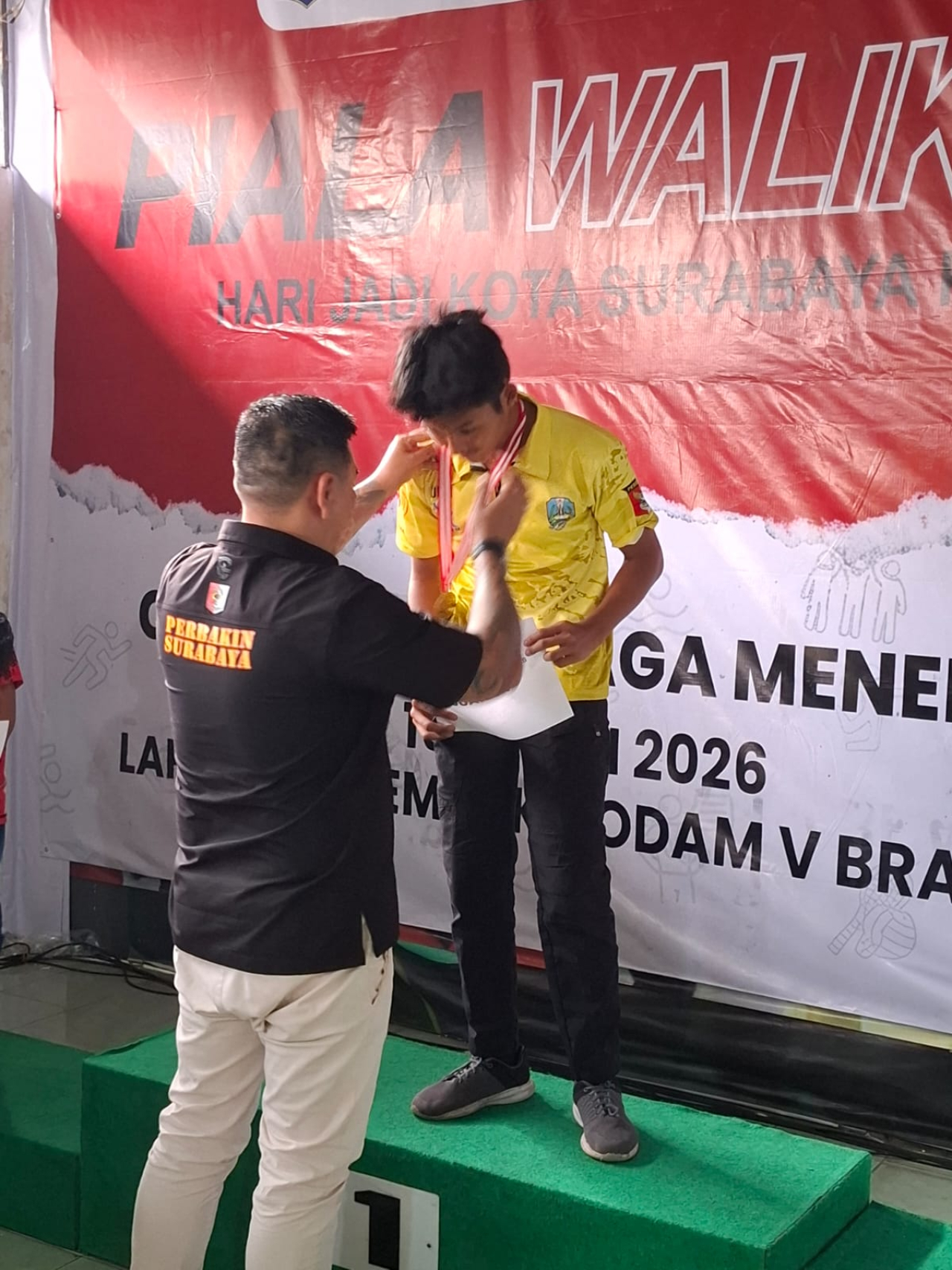 Perbakin Gresik Ukir Prestasi di HJKS ke-733, Tiga Atlet Sabet Gelar di Kejuaraan Menembak Surabaya