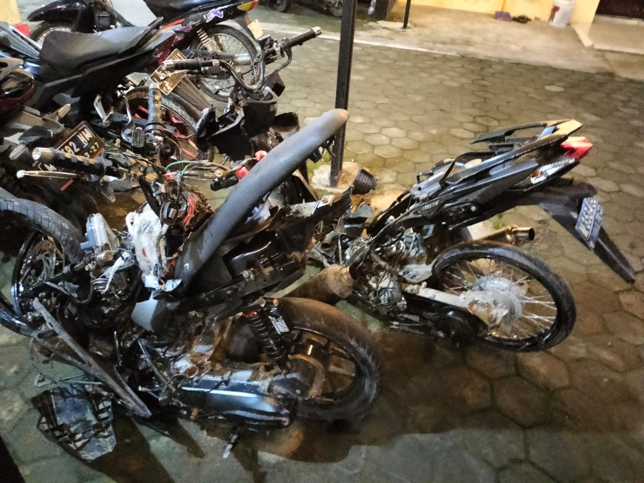 Diduga Balap Liar, Dua Pemuda di Banyuates Luka Berat Usai Hantam Sedan Merah
