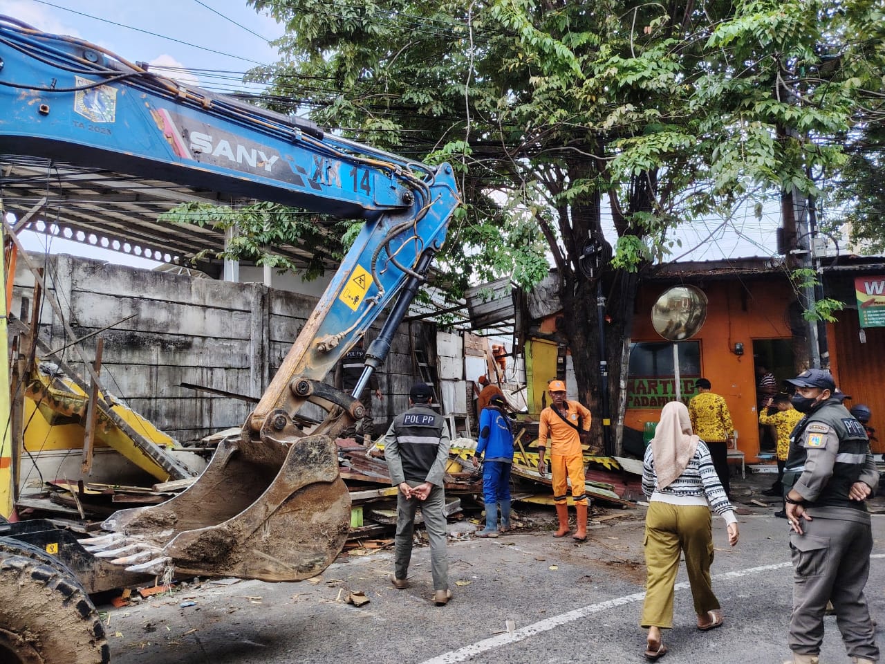 Belasan Tahun Bangli di Ratakan Petugas Gabungan.