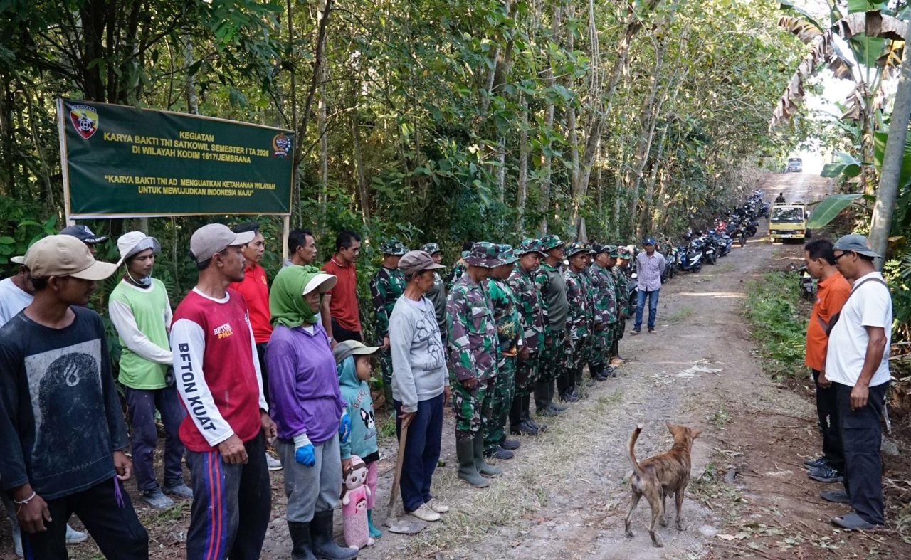 Kodim1617/Jembrana Laksanakan Karya Bakti TNI Bersama Masyarakat di Desa Eka Sari 