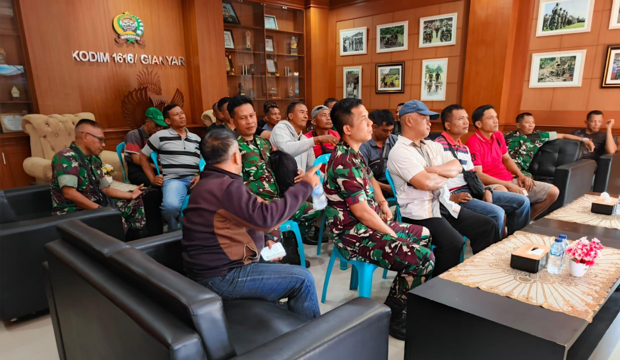 Nobar Piala Dunia 2026, Kodim 1616/Gianyar Pererat Silaturahmi dan Kemanunggalan TNI Bersama Rakyat