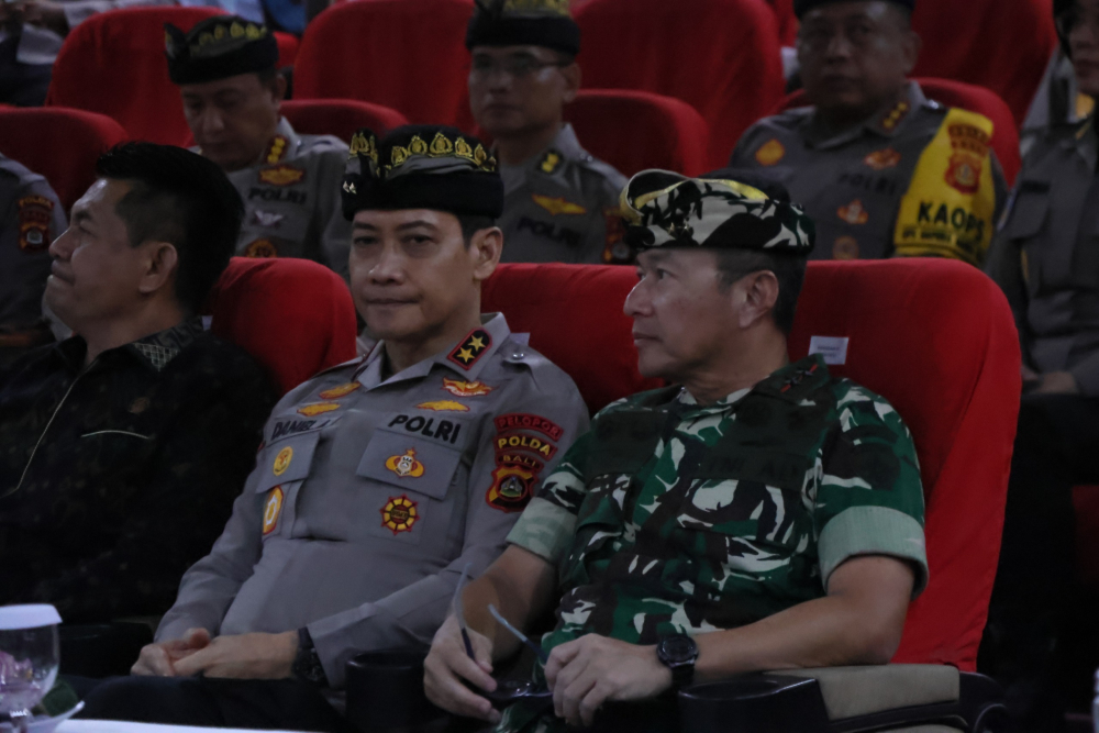 Semarak Hari Bhayangkara ke-80, Polda Bali Gelar Penampilan Wayang Cenk Blong