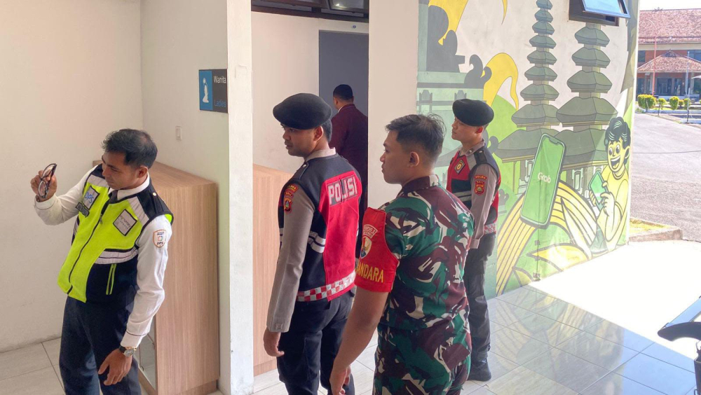Patroli Gabungan Polres Bandara, Avsec, dan TNI AU Perkuat Keamanan Terminal Domestik Ngurah Rai