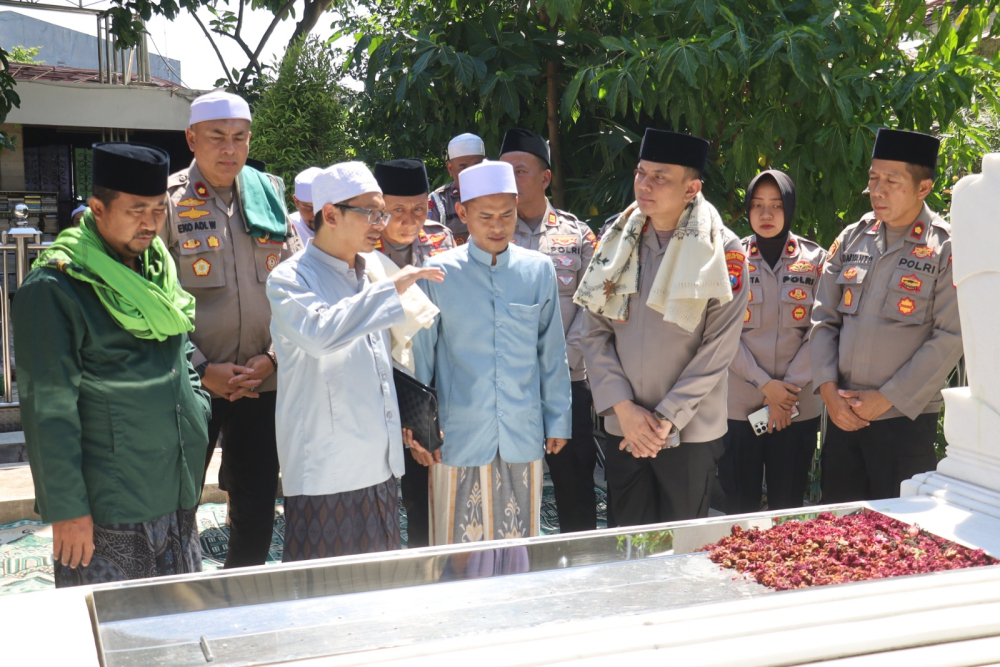 Sinergi Spiritual, Kapolres Pelabuhan Tanjung Perak Ziarah Wali di Surabaya