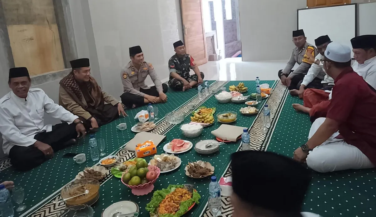 Babinsa Air Kuning Kawal Giat Maulid Nabi Muhammad SAW di Masjid Nurul Huda