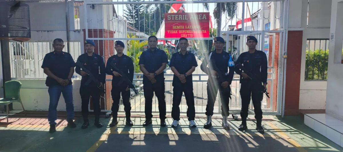 Perkuat Pengamanan Lapas, Lima Personel Brimob Kompi 4 Batalyon C Pelopor Tilik Sambang ke Lapas I Madiun
