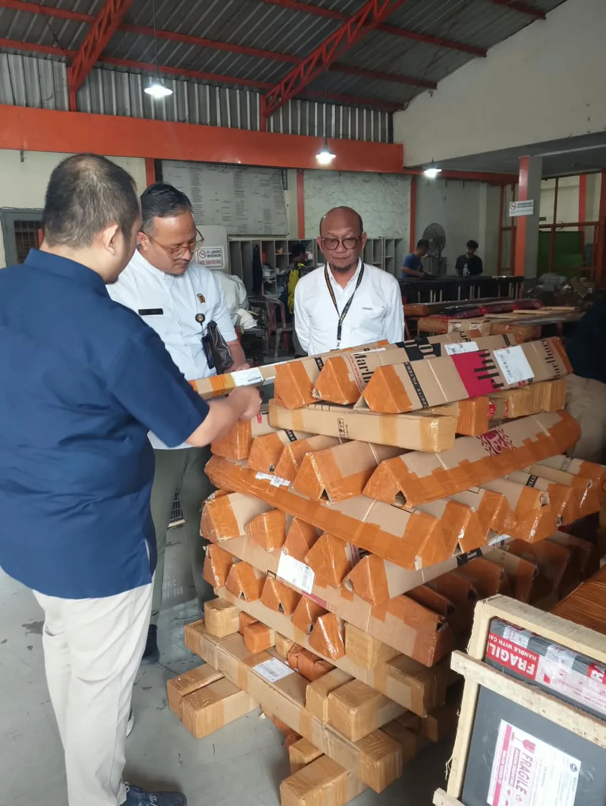 Karantina Jatim Perkuat Pengawasan Komoditas di Jalur Pos dan Bandara Dhoho