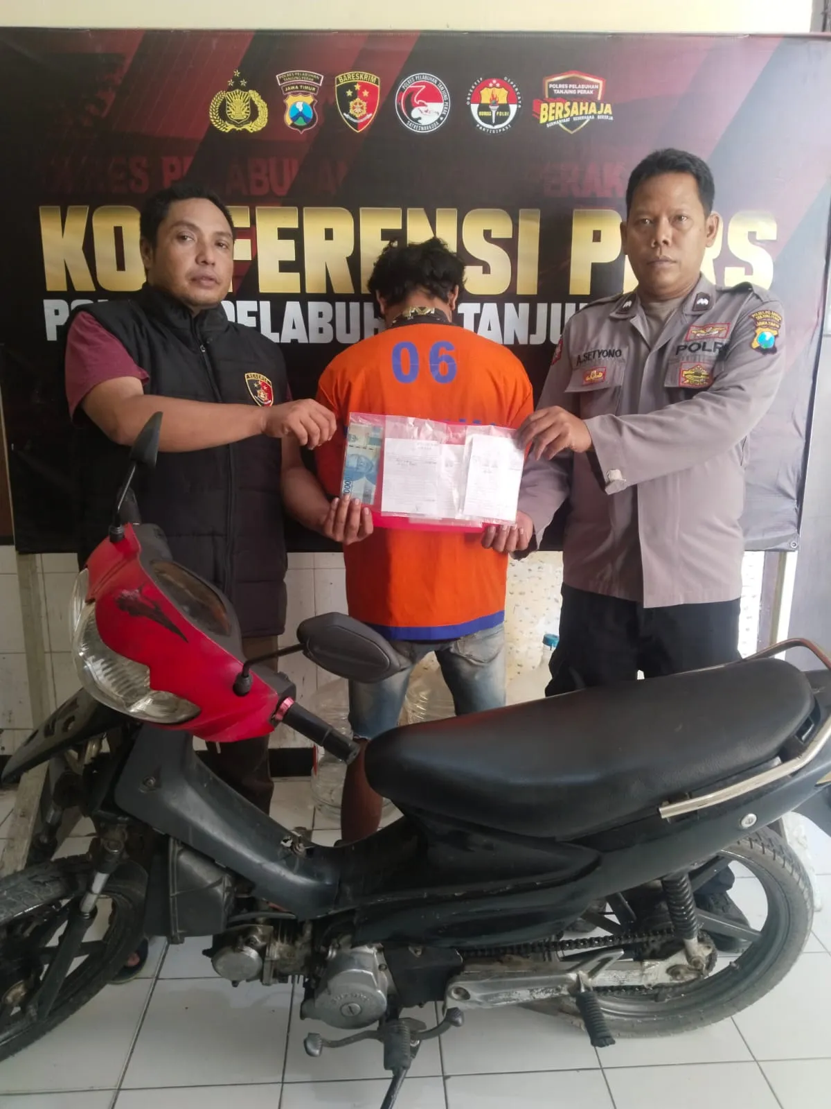 Polsek Kenjeran Amankan Pelaku Pembobolan Gudang Plastik Tambak Wedi Surabaya